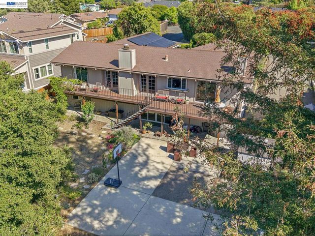 16 Valley View Ct, El Sobrante, CA 94803