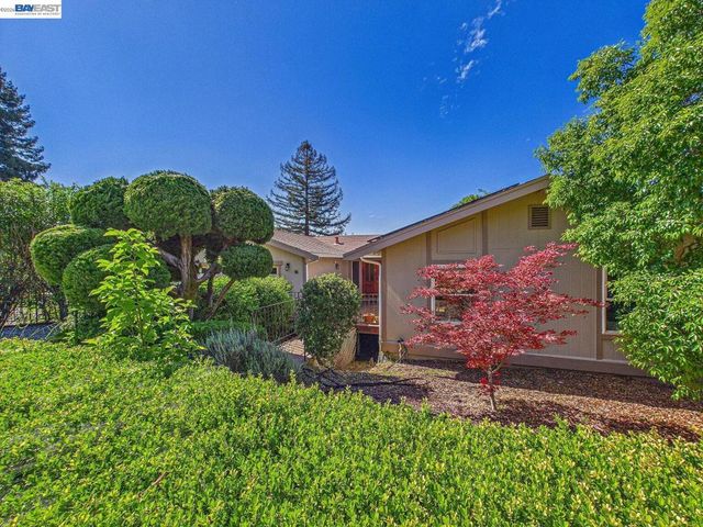 16 Valley View Ct, El Sobrante, CA 94803