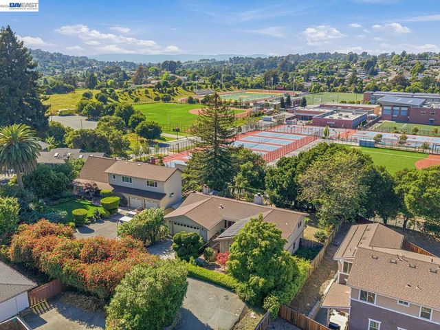 16 Valley View Ct, El Sobrante, CA 94803