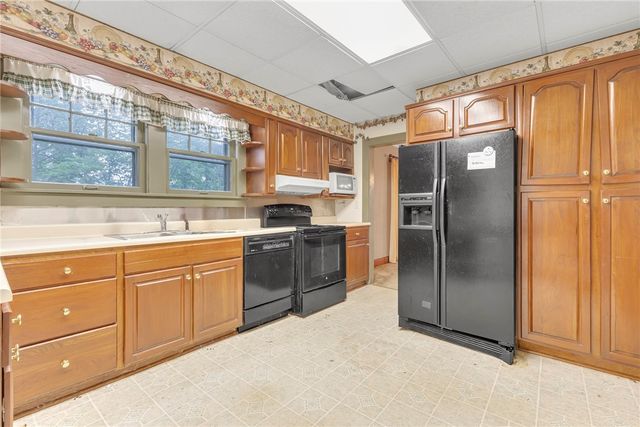 613 Briarcliff Dr, Center Twp, PA 15001