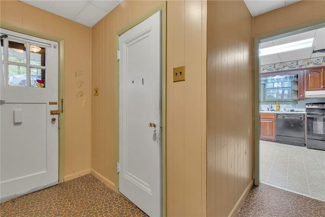 613 Briarcliff Dr, Center Twp, PA 15001