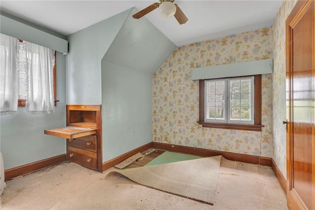 613 Briarcliff Dr, Center Twp, PA 15001