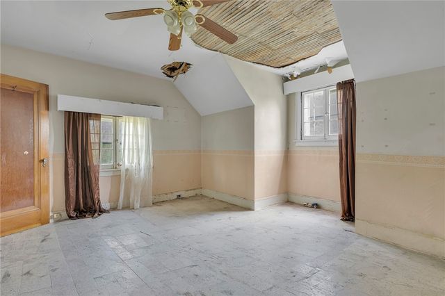 613 Briarcliff Dr, Center Twp, PA 15001