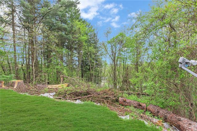 613 Briarcliff Dr, Center Twp, PA 15001