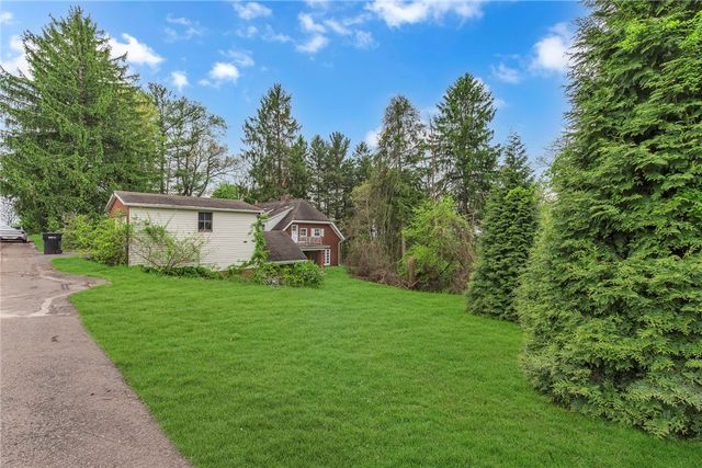 613 Briarcliff Dr, Center Twp, PA 15001