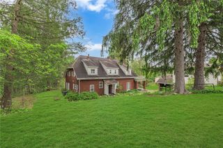 613 Briarcliff Dr, Center Twp, PA 15001