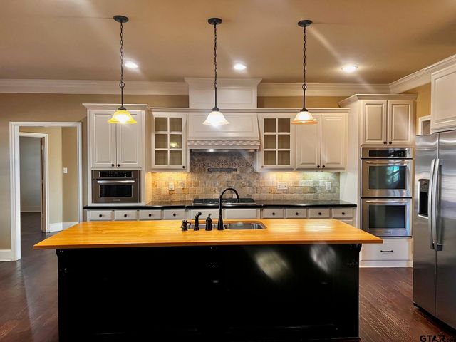 2906 Augusta, Jacksonville, TX 75766