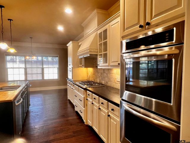 2906 Augusta, Jacksonville, TX 75766
