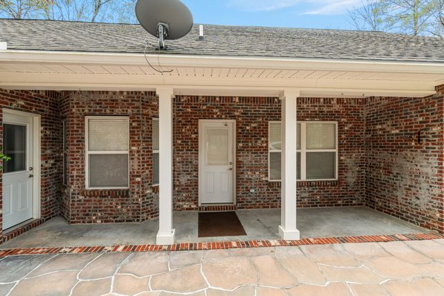 23 Shawnee Dr., Hattiesburg, MS 39402