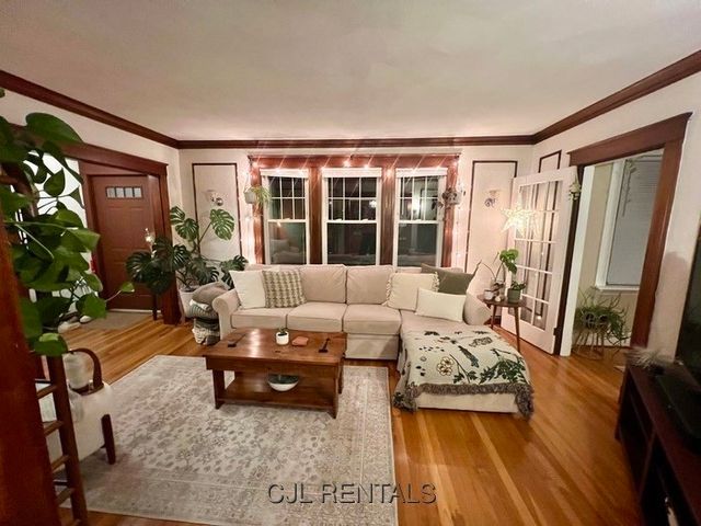 33 Evans St 1, Watertown, MA 02472