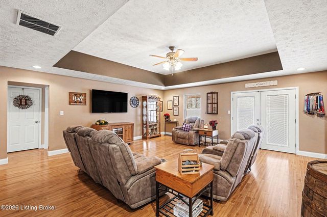 145 Waynes Ln, Milton, KY 40045