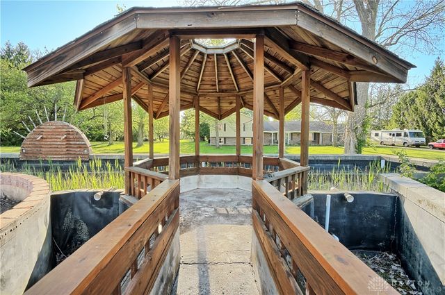 122 Cherry Hill Drive, Beavercreek, OH 45440