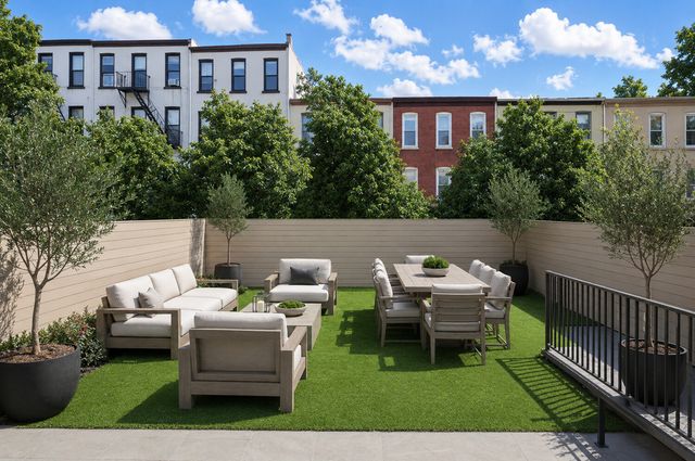 386 Kosciuszko St, New York City, NY 11221