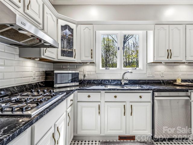 32 Franklin Farm Road, Fletcher, NC 28732