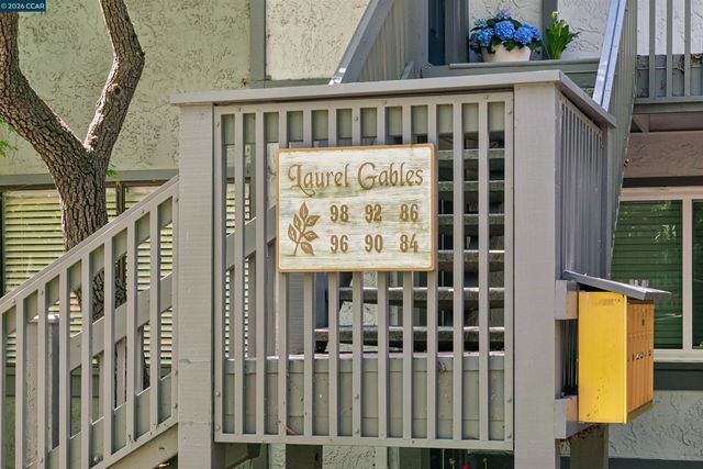 90 Laurel Dr, Danville, CA 94526