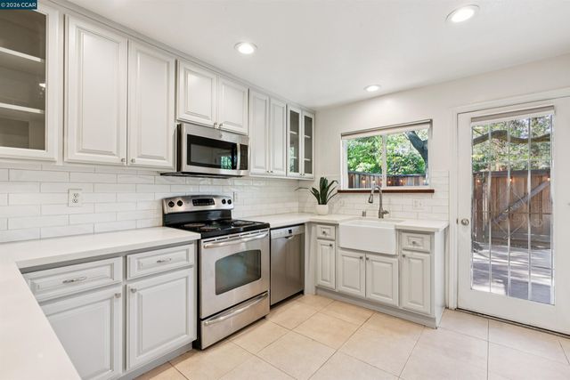 90 Laurel Dr, Danville, CA 94526