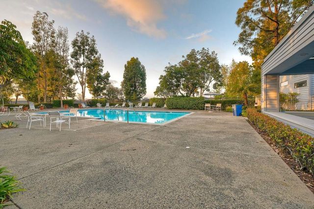 11055 Caminito Vista Pacifica, San Diego, CA 92131
