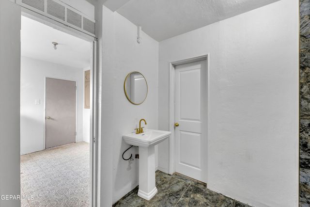 2500 HAWLEY Circle, El Paso, TX 79903