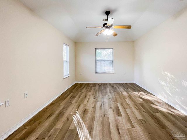 5853 Bilek Dr, Pensacola, FL 32526