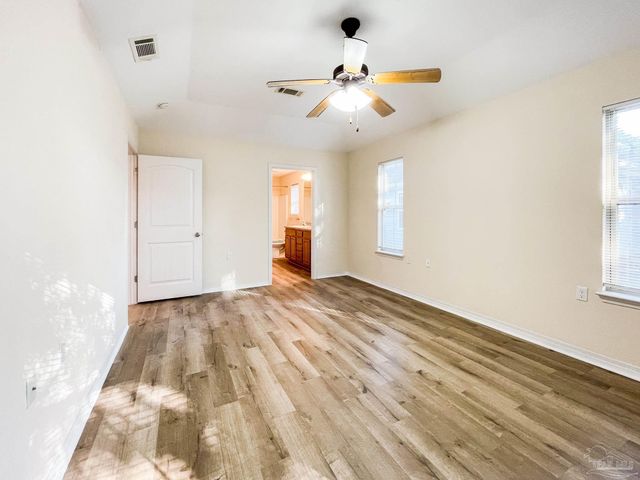 5853 Bilek Dr, Pensacola, FL 32526