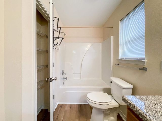 5853 Bilek Dr, Pensacola, FL 32526