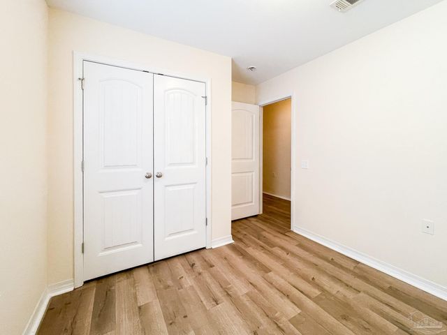 5853 Bilek Dr, Pensacola, FL 32526