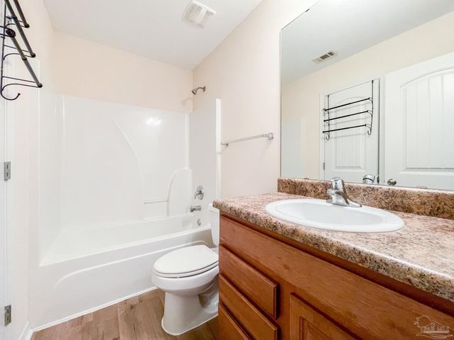 5853 Bilek Dr, Pensacola, FL 32526