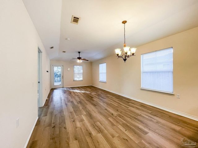 5853 Bilek Dr, Pensacola, FL 32526