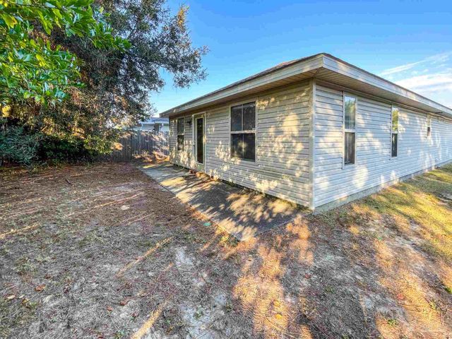 5853 Bilek Dr, Pensacola, FL 32526