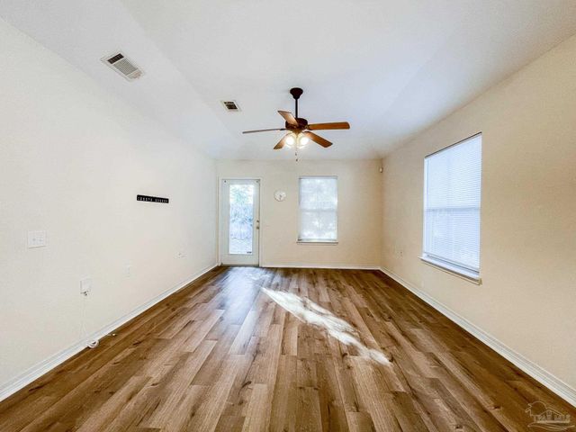 5853 Bilek Dr, Pensacola, FL 32526