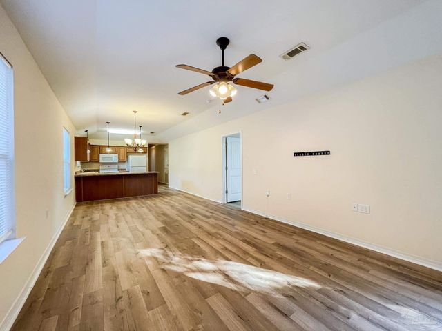 5853 Bilek Dr, Pensacola, FL 32526