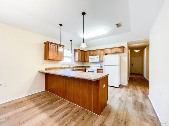 5853 Bilek Dr, Pensacola, FL 32526