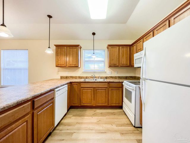 5853 Bilek Dr, Pensacola, FL 32526