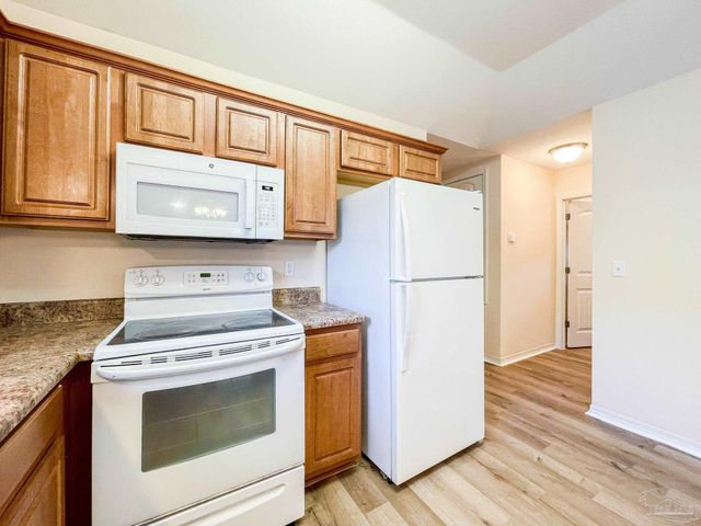 5853 Bilek Dr, Pensacola, FL 32526