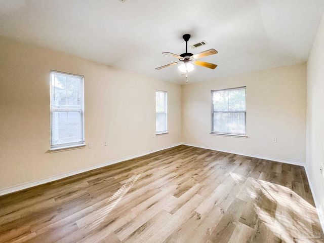 5853 Bilek Dr, Pensacola, FL 32526