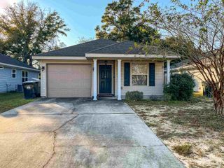 5853 Bilek Dr, Pensacola, FL 32526