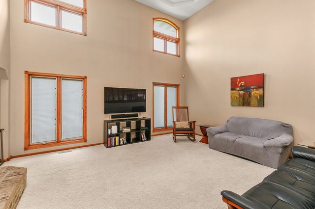 913 W 18th Street S, Newton, IA 50208