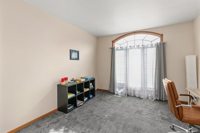 913 W 18th Street S, Newton, IA 50208