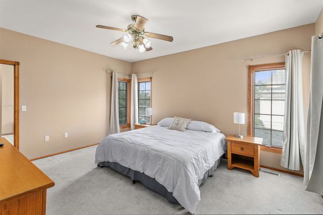 913 W 18th Street S, Newton, IA 50208