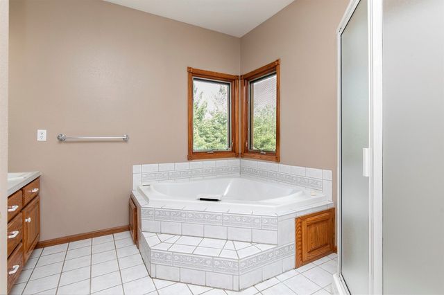 913 W 18th Street S, Newton, IA 50208