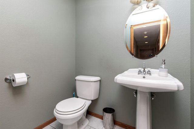 913 W 18th Street S, Newton, IA 50208