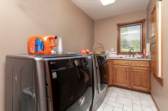 913 W 18th Street S, Newton, IA 50208