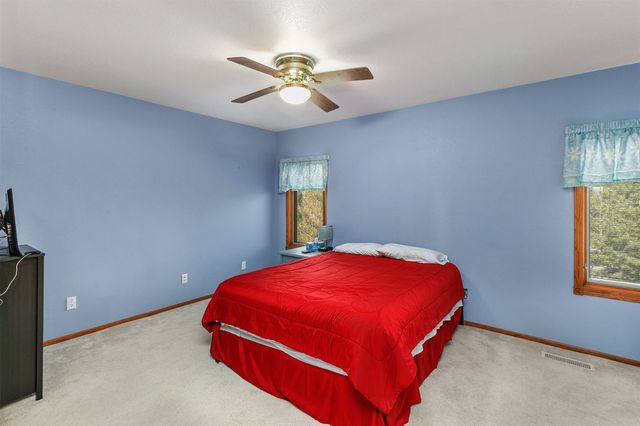 913 W 18th Street S, Newton, IA 50208