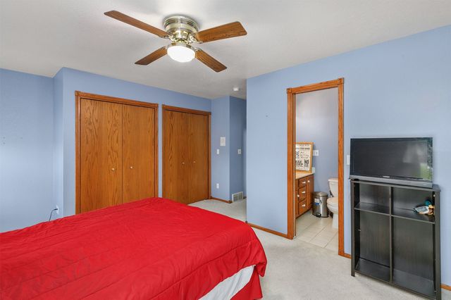 913 W 18th Street S, Newton, IA 50208