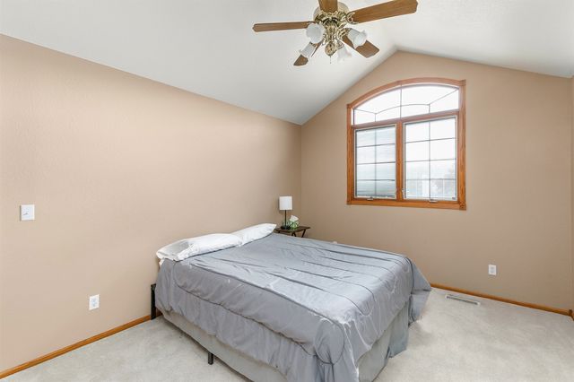 913 W 18th Street S, Newton, IA 50208