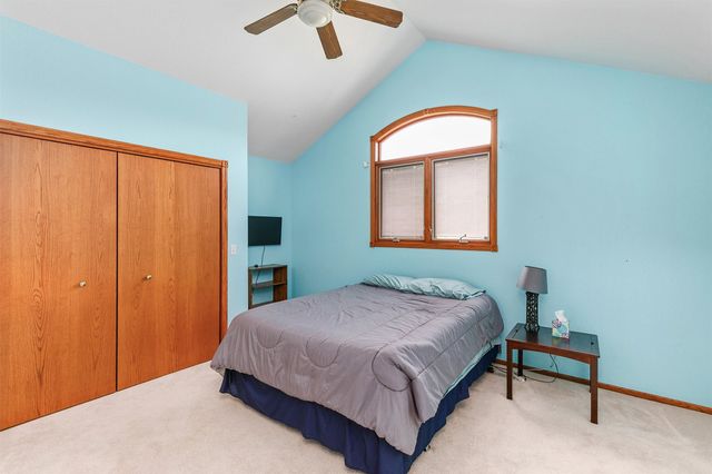 913 W 18th Street S, Newton, IA 50208