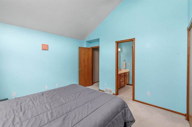 913 W 18th Street S, Newton, IA 50208