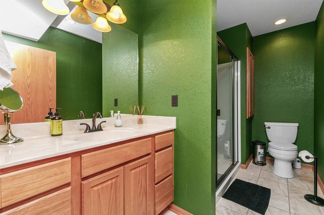 913 W 18th Street S, Newton, IA 50208