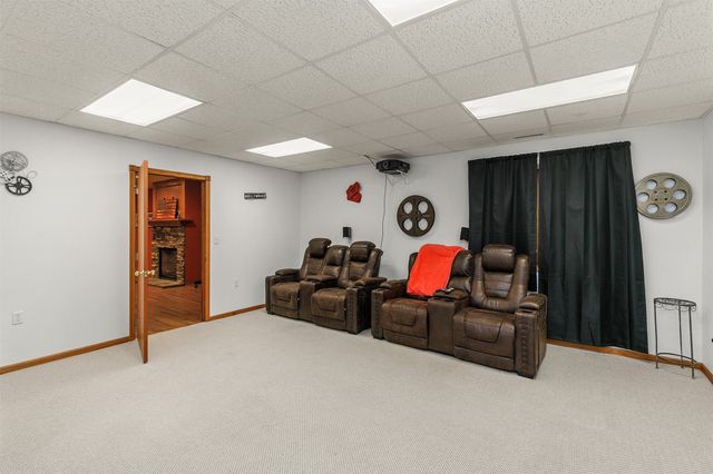 913 W 18th Street S, Newton, IA 50208