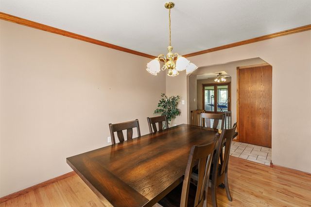 913 W 18th Street S, Newton, IA 50208